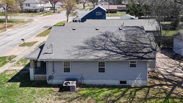 509 W 13th Ave, Winfield, KS 67156