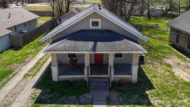 509 W 13th Ave, Winfield, KS 67156