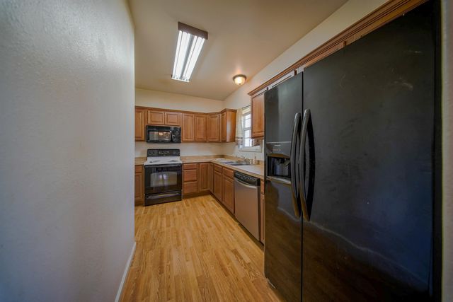 509 W 13th Ave, Winfield, KS 67156