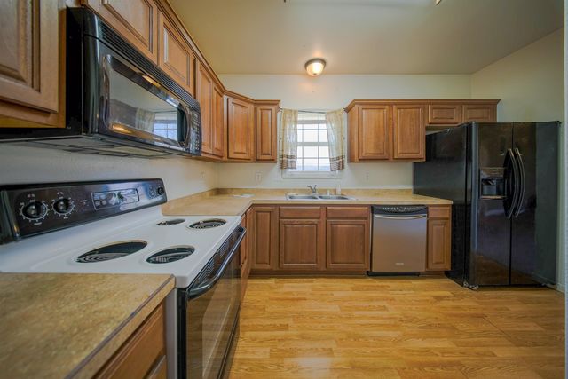 509 W 13th Ave, Winfield, KS 67156