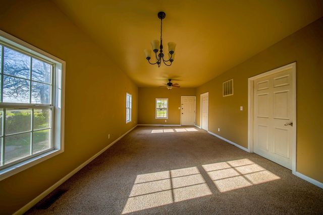 509 W 13th Ave, Winfield, KS 67156