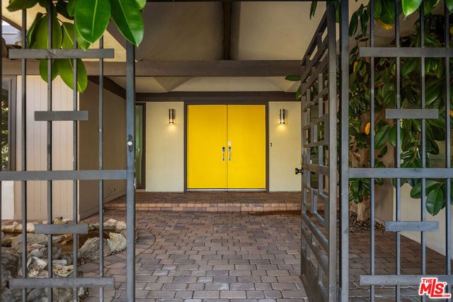 5305 E Lakeside Drive, Palm Springs, CA 92264