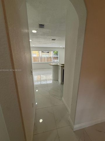 5543 NW 112th Pl 5543, Doral, FL 33178