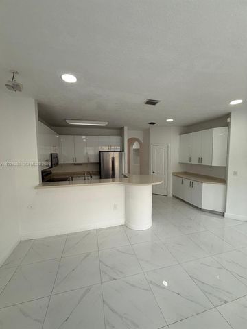 5543 NW 112th Pl 5543, Doral, FL 33178