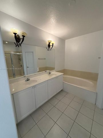 5543 NW 112th Pl 5543, Doral, FL 33178