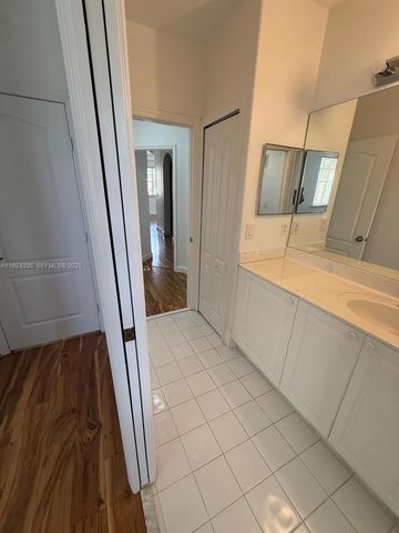 5543 NW 112th Pl 5543, Doral, FL 33178