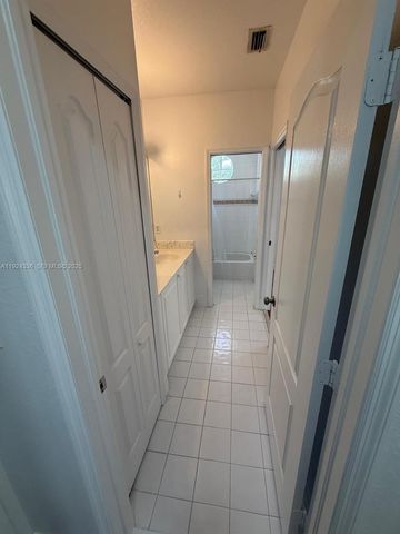 5543 NW 112th Pl 5543, Doral, FL 33178