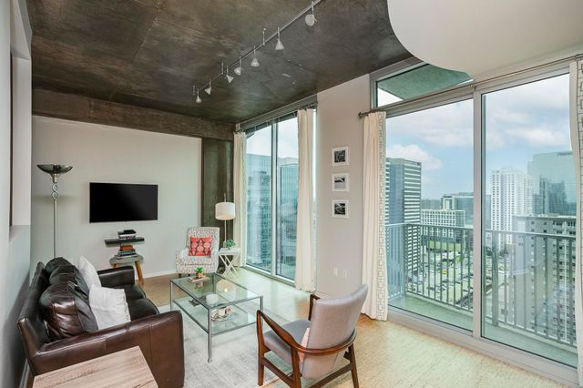 415 Church St Apt 2210, Nashville, TN 37219