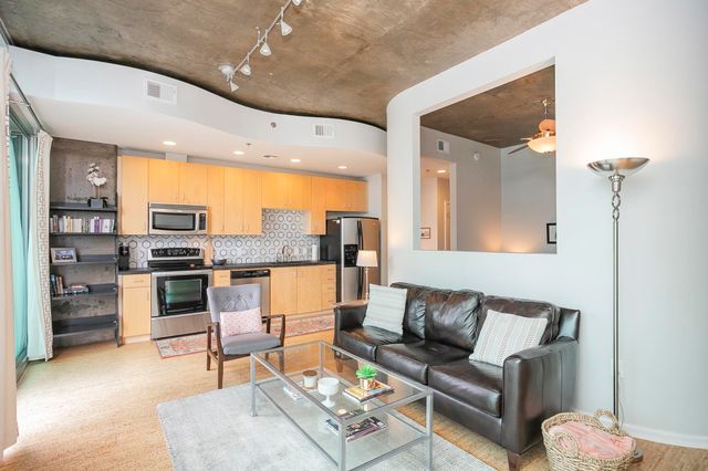 415 Church St Apt 2210, Nashville, TN 37219