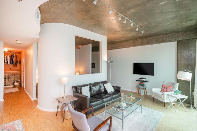 415 Church St Apt 2210, Nashville, TN 37219