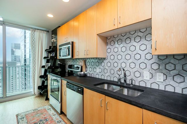 415 Church St Apt 2210, Nashville, TN 37219