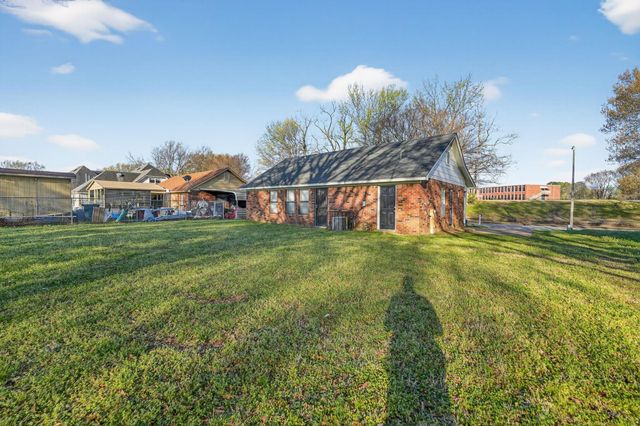 5126 BRUSHWOOD DR, Memphis, TN 38109