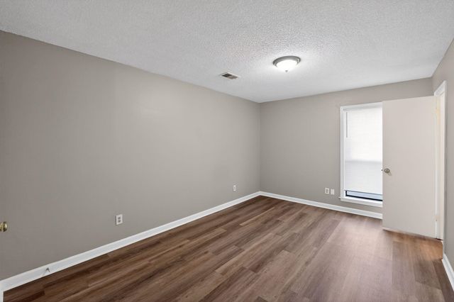 5126 BRUSHWOOD DR, Memphis, TN 38109