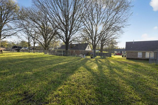 5126 BRUSHWOOD DR, Memphis, TN 38109