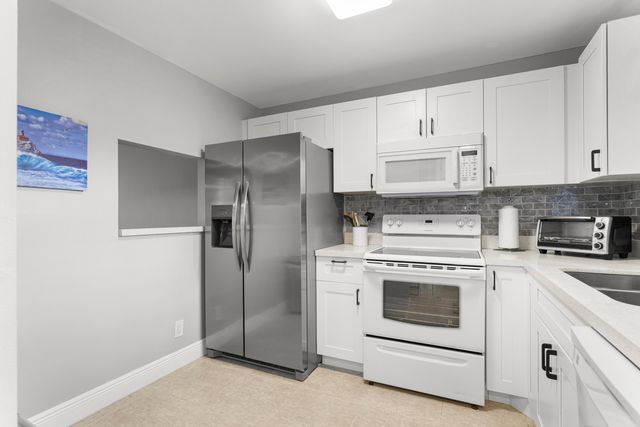 9700 SUNRISE LAKES Boulevard 101, Sunrise, FL 33322
