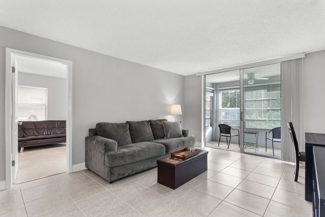 9700 SUNRISE LAKES Boulevard 101, Sunrise, FL 33322