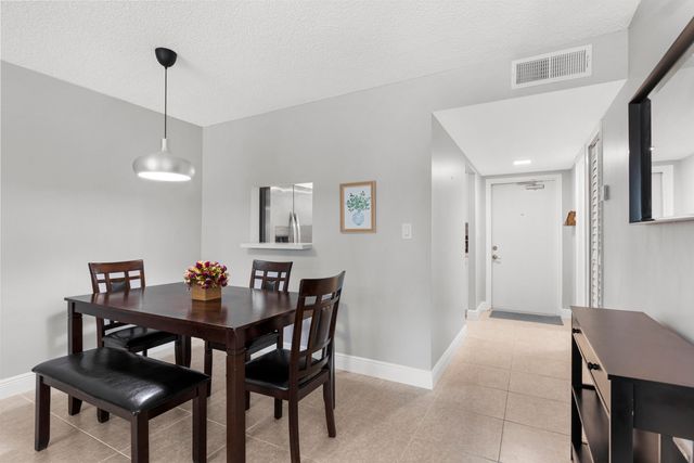 9700 SUNRISE LAKES Boulevard 101, Sunrise, FL 33322