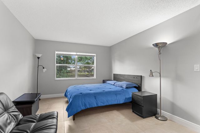 9700 SUNRISE LAKES Boulevard 101, Sunrise, FL 33322