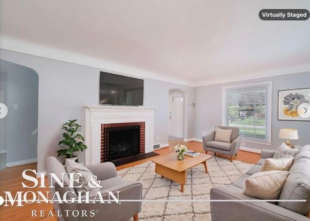 901 Lincoln Rd Road, Grosse Pointe, MI 48230