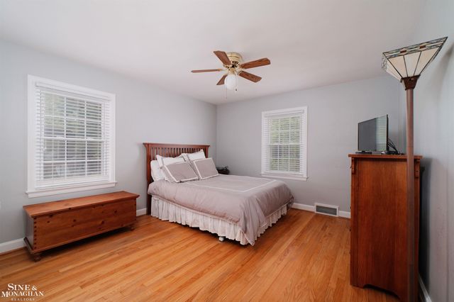 901 Lincoln Rd Road, Grosse Pointe, MI 48230