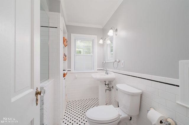 901 Lincoln Rd Road, Grosse Pointe, MI 48230