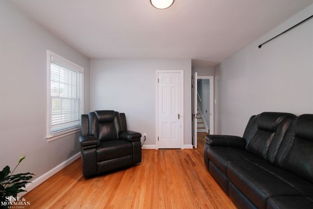 901 Lincoln Rd Road, Grosse Pointe, MI 48230