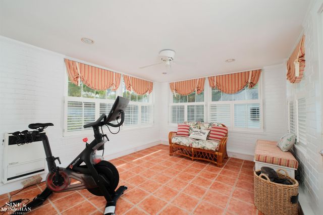 901 Lincoln Rd Road, Grosse Pointe, MI 48230
