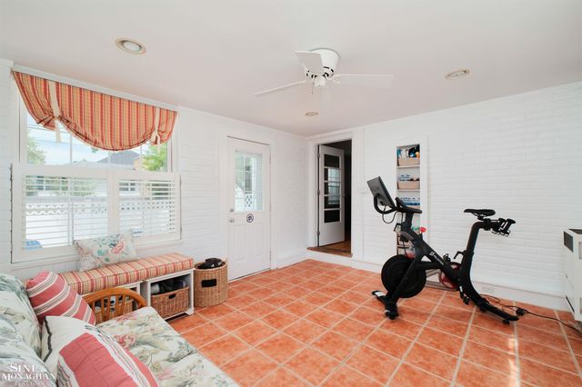 901 Lincoln Rd Road, Grosse Pointe, MI 48230