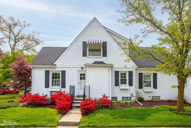 901 Lincoln Rd Road, Grosse Pointe, MI 48230