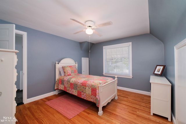 901 Lincoln Rd Road, Grosse Pointe, MI 48230