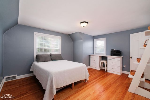 901 Lincoln Rd Road, Grosse Pointe, MI 48230