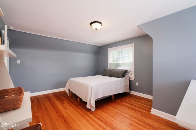 901 Lincoln Rd Road, Grosse Pointe, MI 48230
