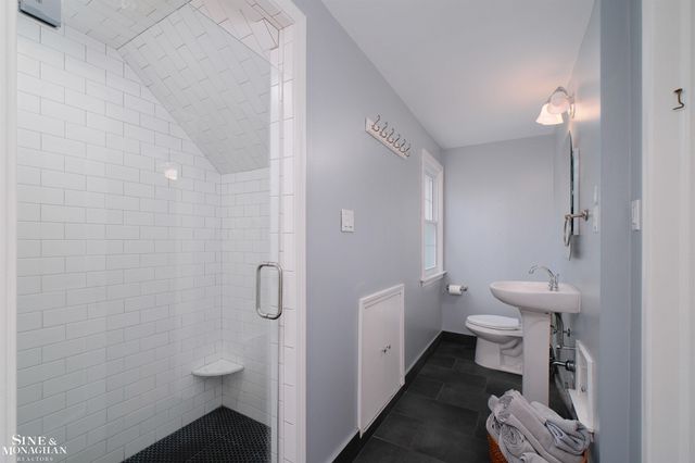 901 Lincoln Rd Road, Grosse Pointe, MI 48230
