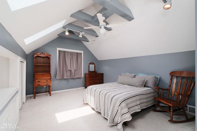 901 Lincoln Rd Road, Grosse Pointe, MI 48230