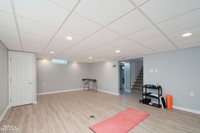 901 Lincoln Rd Road, Grosse Pointe, MI 48230