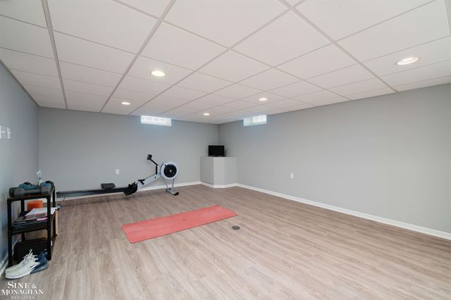 901 Lincoln Rd Road, Grosse Pointe, MI 48230