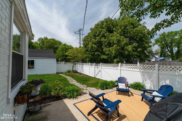 901 Lincoln Rd Road, Grosse Pointe, MI 48230
