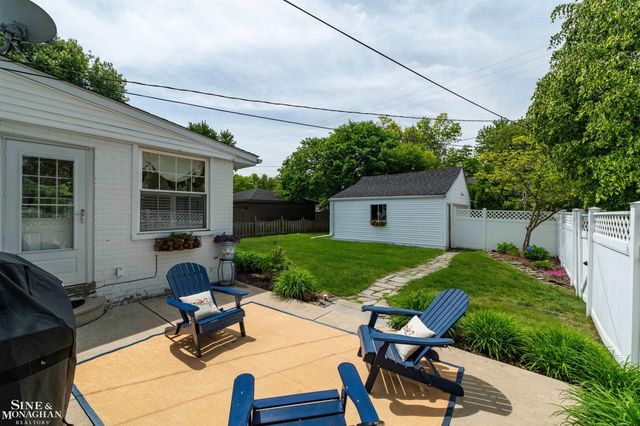 901 Lincoln Rd Road, Grosse Pointe, MI 48230