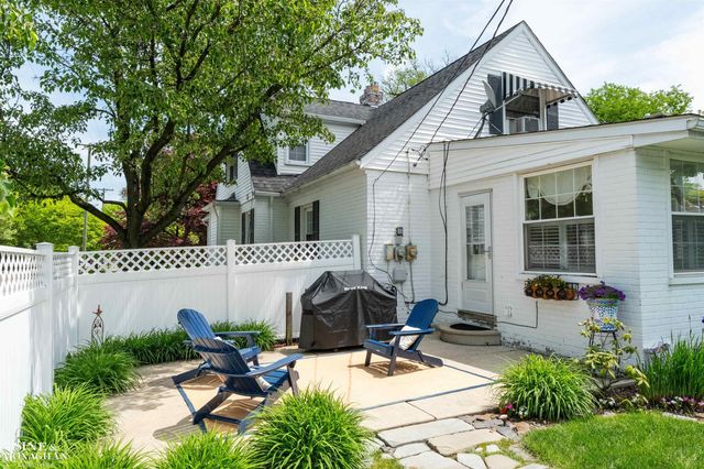 901 Lincoln Rd Road, Grosse Pointe, MI 48230