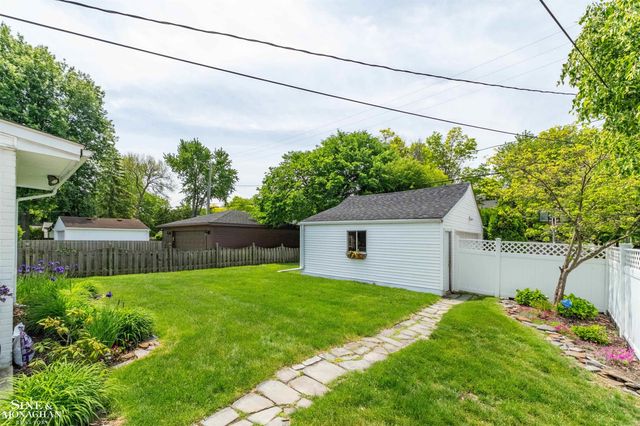 901 Lincoln Rd Road, Grosse Pointe, MI 48230