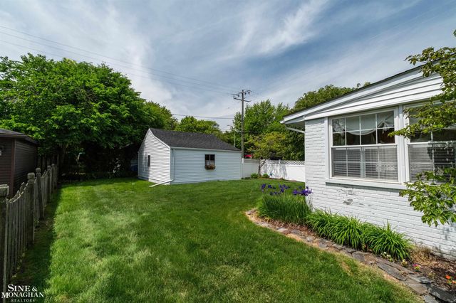 901 Lincoln Rd Road, Grosse Pointe, MI 48230