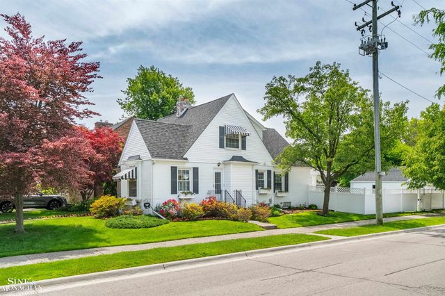 901 Lincoln Rd Road, Grosse Pointe, MI 48230