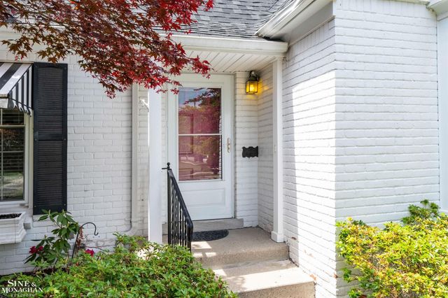901 Lincoln Rd Road, Grosse Pointe, MI 48230