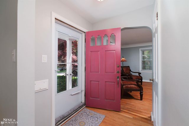 901 Lincoln Rd Road, Grosse Pointe, MI 48230