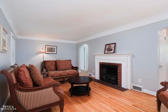 901 Lincoln Rd Road, Grosse Pointe, MI 48230