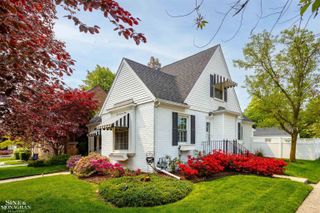 901 Lincoln Rd Road, Grosse Pointe, MI 48230