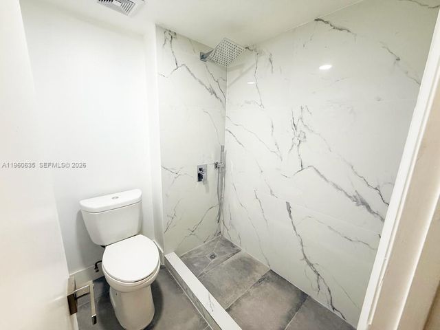 440 S Lake view dr 102, Fort Lauderdale, FL 33326