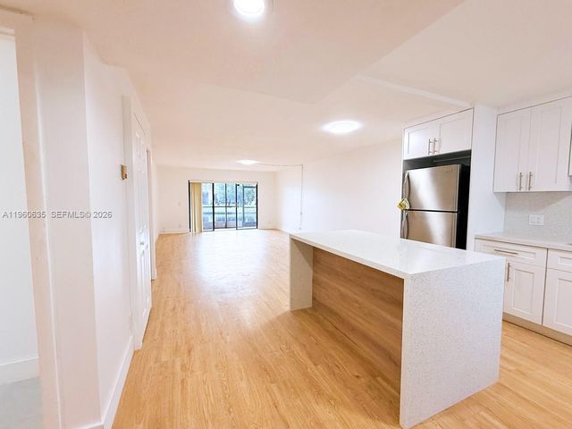 440 S Lake view dr 102, Fort Lauderdale, FL 33326