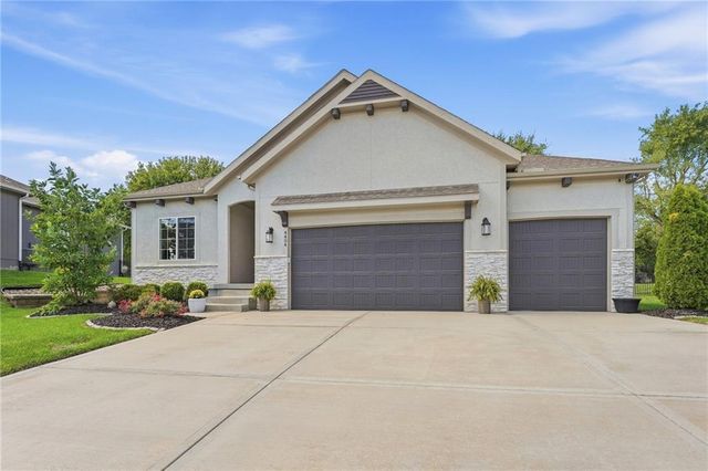 4404 SW Nautilus Place, Lee's Summit, MO 64082