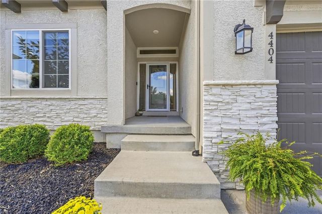 4404 SW Nautilus Place, Lee's Summit, MO 64082